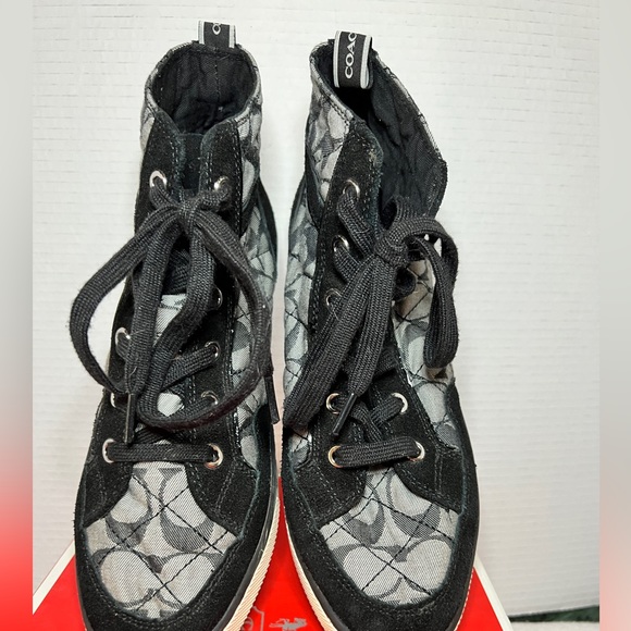 Beautiful Coach Pita Black Denim logo and Suede size 9. - Picture 9 of 10